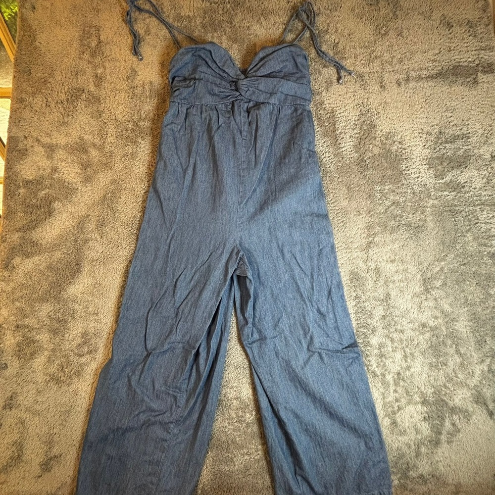 Old Navy Blue Chambray Wide Leg Jumpsuit Medium Twist Front Tie Strap Smocked